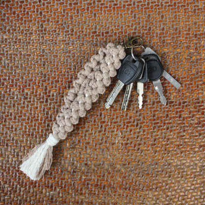 Solid color flower keychain weaving craft material package Macrame Kit, high-quality polyester rope (5 meters each for 2 colors), with tutorial, antique bronze lobster clasp + mobile phone clip, flower overlapping weaving + tassel, beginner-friendly