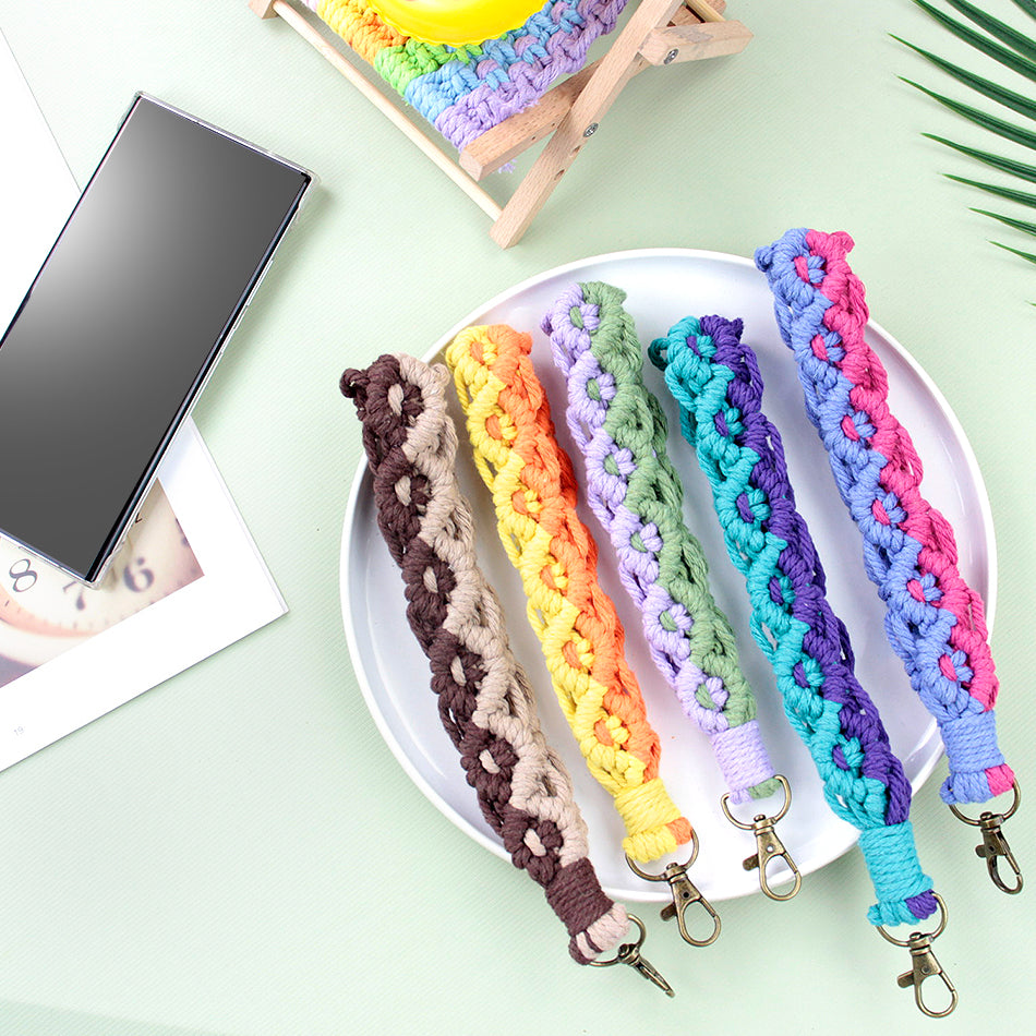 Two-tone spliced diagonal half-knot keychain weaving craft material pack Macrame Kit. High-quality polyester fiber rope + detailed weaving tutorial. Multi-purpose (key organization / mobile phone pendant / bag accessory, etc.).