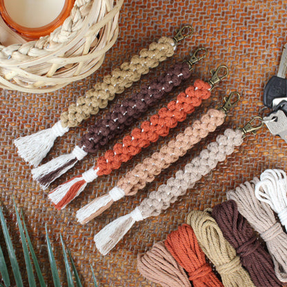 Solid color flower keychain weaving craft material package Macrame Kit, high-quality polyester rope (5 meters each for 2 colors), with tutorial, antique bronze lobster clasp + mobile phone clip, flower overlapping weaving + tassel, beginner-friendly