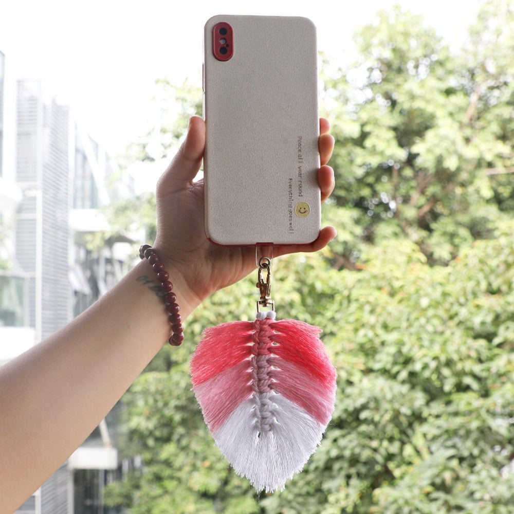 Macrame Kit: Fringed Leaf Keychain Weaving Handcraft Material Package, with detailed tutorials + high-quality polyester ropes. Three-color gradient (fresh), usable as keychains, mobile pendants, bag accessories, small ornaments.