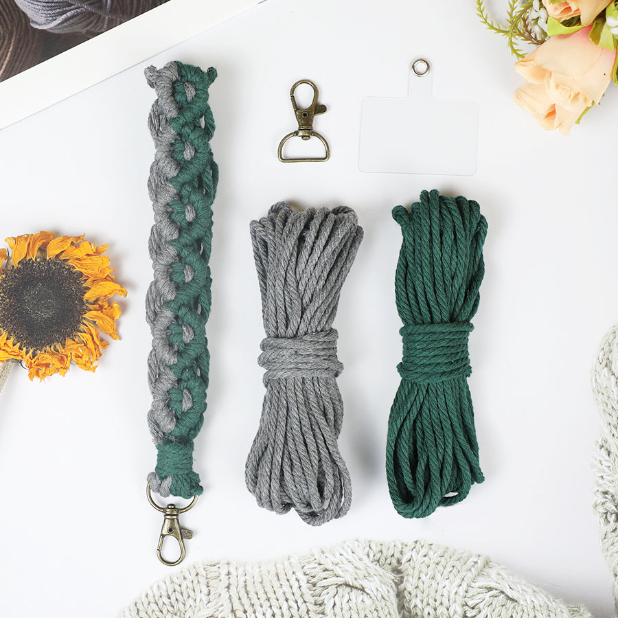 Two-tone spliced diagonal half-knot keychain weaving craft material pack Macrame Kit. High-quality polyester fiber rope + detailed weaving tutorial. Multi-purpose (key organization / mobile phone pendant / bag accessory, etc.).
