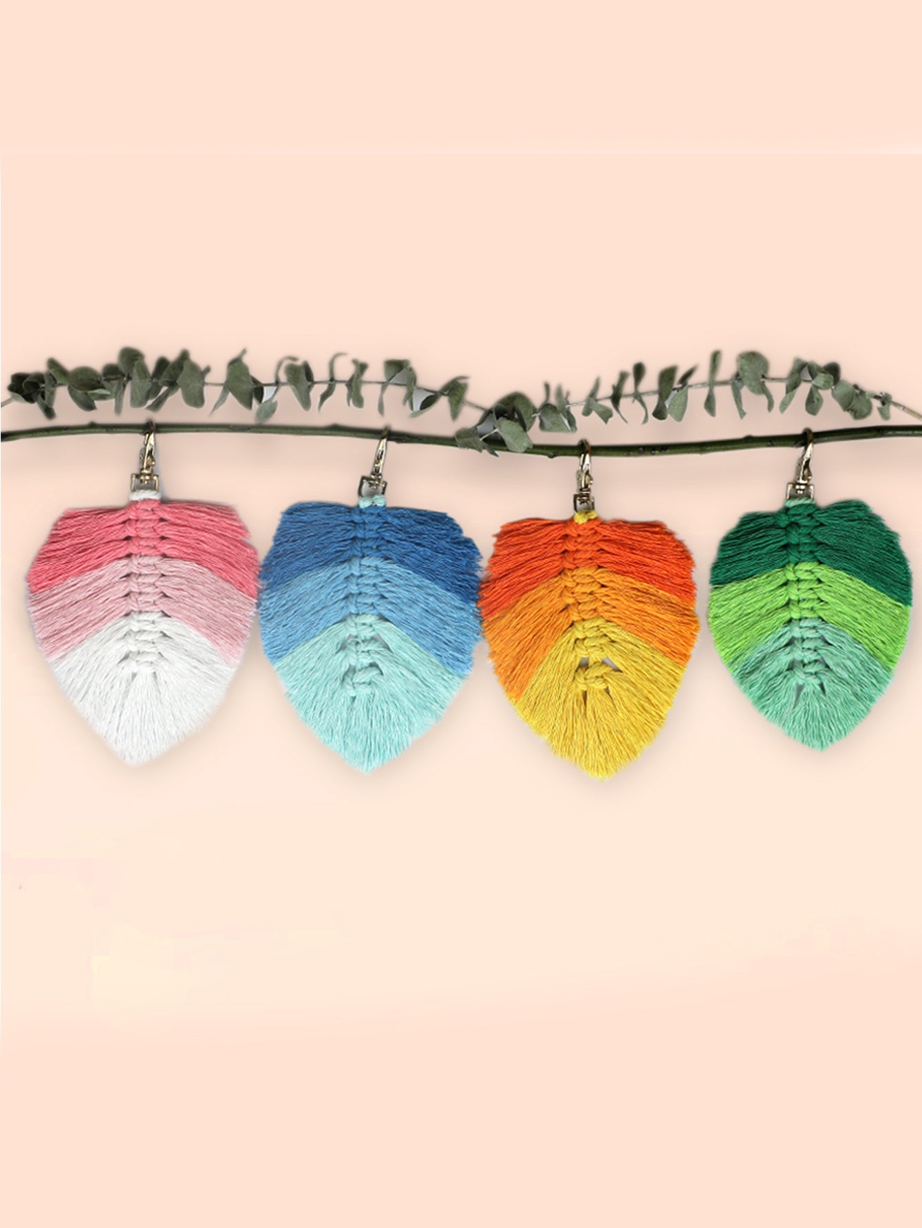 Macrame Kit: Fringed Leaf Keychain Weaving Handcraft Material Package, with detailed tutorials + high-quality polyester ropes. Three-color gradient (fresh), usable as keychains, mobile pendants, bag accessories, small ornaments.