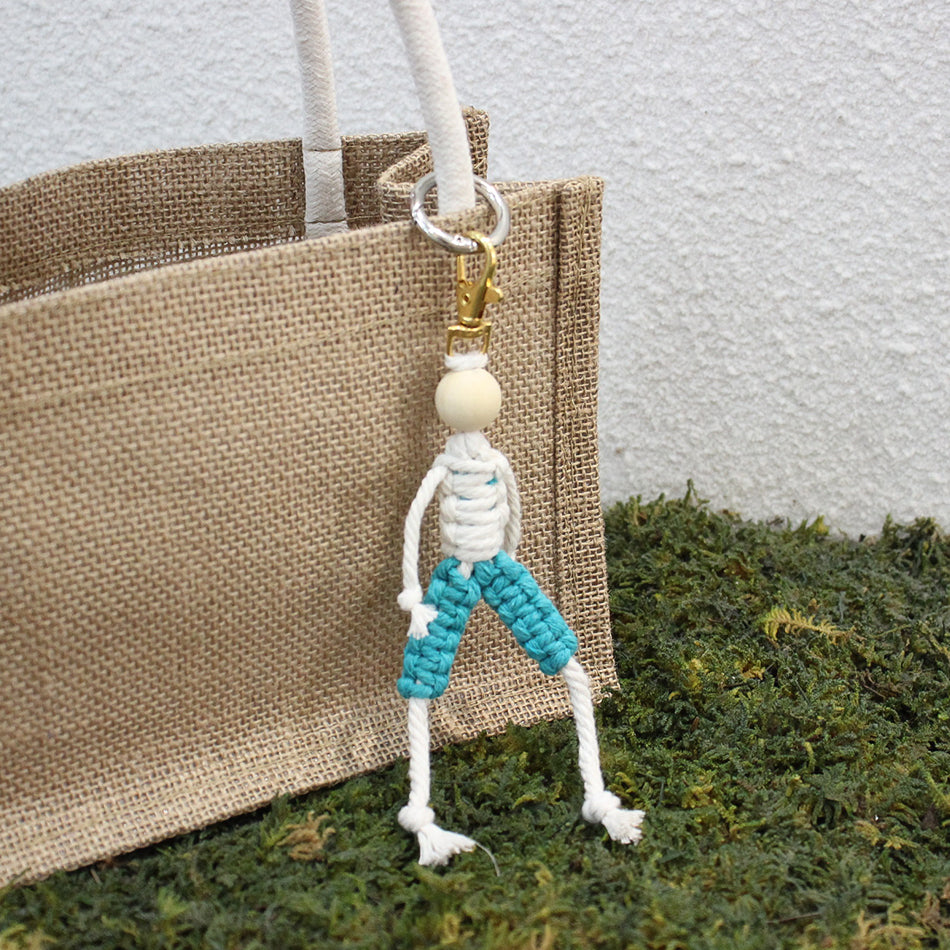 Macrame Kit: Boy-shaped Keychain Weaving Craft Material Package, including tutorials, complete materials, vivid and lifelike, multiple colors available. Keychain, small accessory, creative gift, suitable for beginners and DIY enthusiasts.