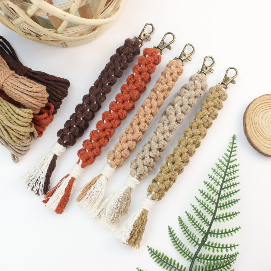 Solid color flower keychain weaving craft material package Macrame Kit, high-quality polyester rope (5 meters each for 2 colors), with tutorial, antique bronze lobster clasp + mobile phone clip, flower overlapping weaving + tassel, beginner-friendly