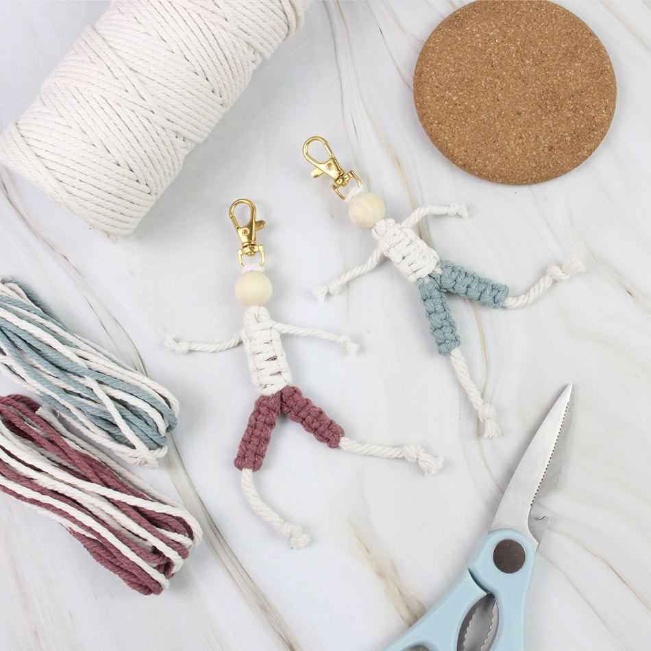 Macrame Kit: Boy-shaped Keychain Weaving Craft Material Package, including tutorials, complete materials, vivid and lifelike, multiple colors available. Keychain, small accessory, creative gift, suitable for beginners and DIY enthusiasts.