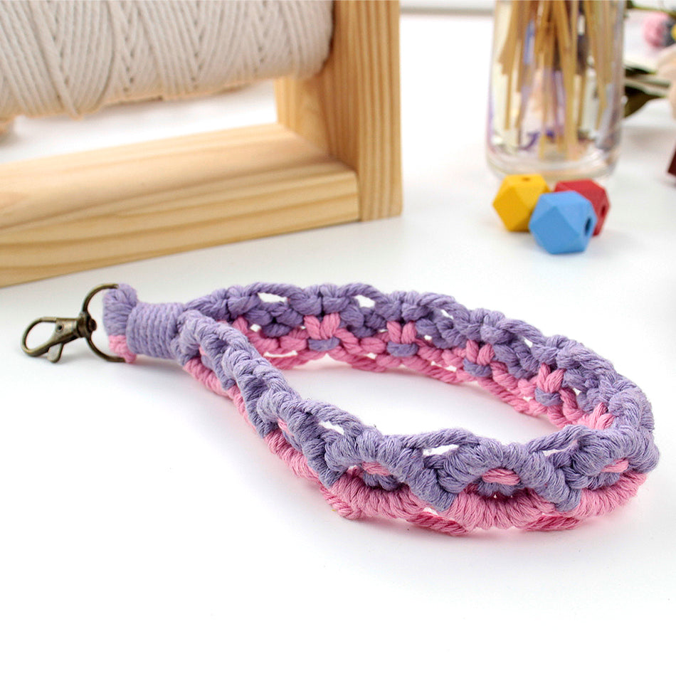 Two-tone spliced diagonal half-knot keychain weaving craft material pack Macrame Kit. High-quality polyester fiber rope + detailed weaving tutorial. Multi-purpose (key organization / mobile phone pendant / bag accessory, etc.).