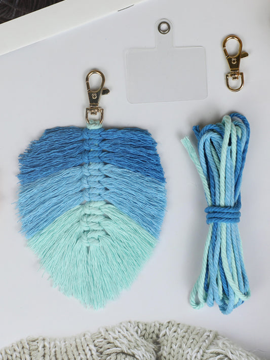 Macrame Kit: Fringed Leaf Keychain Weaving Handcraft Material Package, with detailed tutorials + high-quality polyester ropes. Three-color gradient (fresh), usable as keychains, mobile pendants, bag accessories, small ornaments.