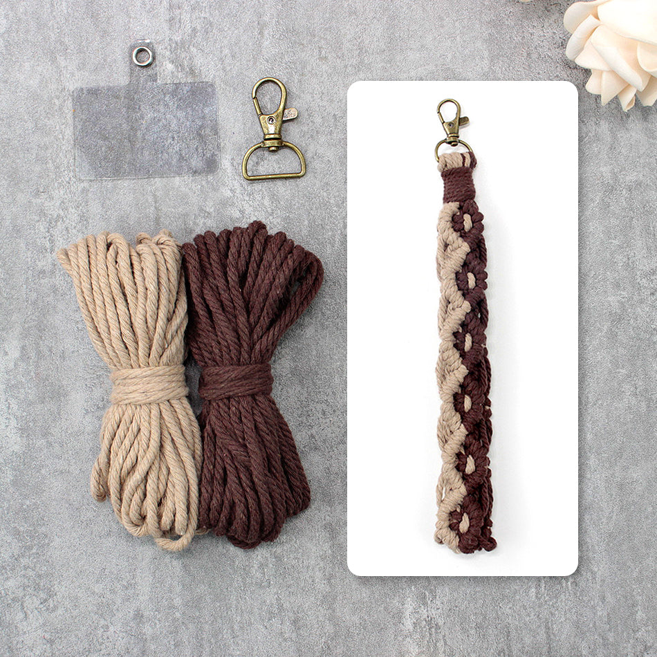 Two-tone spliced diagonal half-knot keychain weaving craft material pack Macrame Kit. High-quality polyester fiber rope + detailed weaving tutorial. Multi-purpose (key organization / mobile phone pendant / bag accessory, etc.).