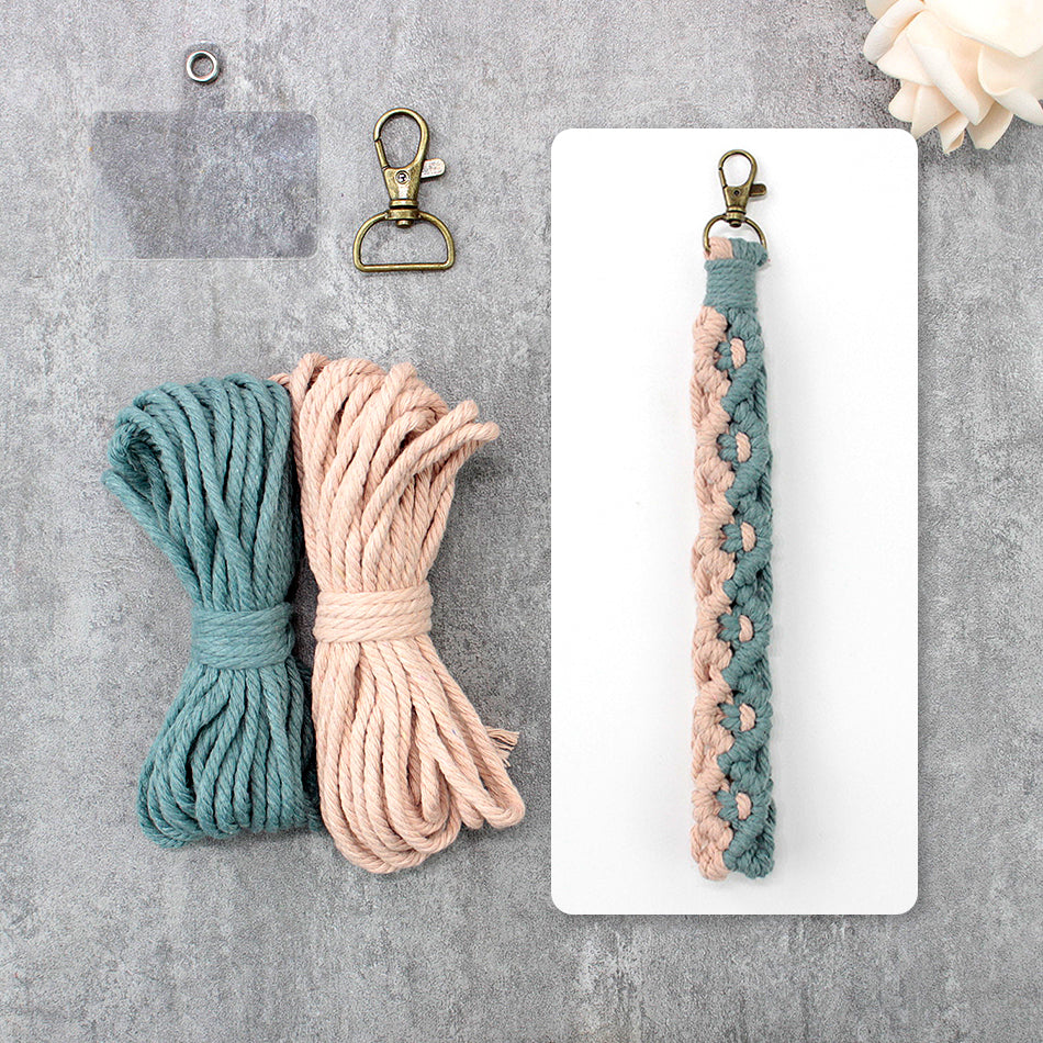 Two-tone spliced diagonal half-knot keychain weaving craft material pack Macrame Kit. High-quality polyester fiber rope + detailed weaving tutorial. Multi-purpose (key organization / mobile phone pendant / bag accessory, etc.).