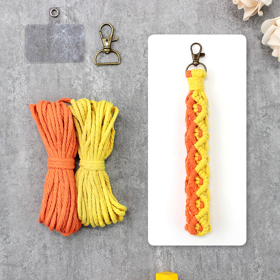 Two-tone spliced diagonal half-knot keychain weaving craft material pack Macrame Kit. High-quality polyester fiber rope + detailed weaving tutorial. Multi-purpose (key organization / mobile phone pendant / bag accessory, etc.).