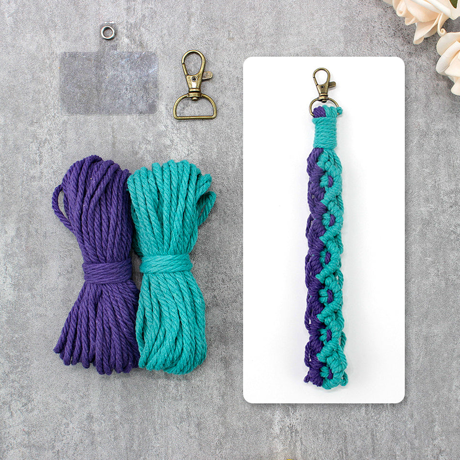 Two-tone spliced diagonal half-knot keychain weaving craft material pack Macrame Kit. High-quality polyester fiber rope + detailed weaving tutorial. Multi-purpose (key organization / mobile phone pendant / bag accessory, etc.).